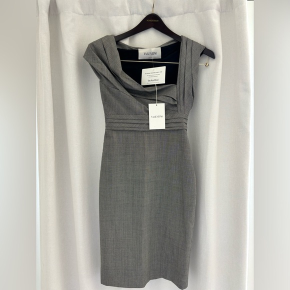 Valentino dress pre-loved/ bnwt from TRR size4 - Picture 3 of 10